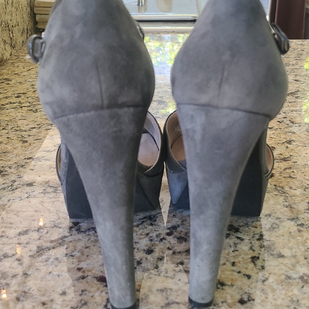 EUC Gorgeous Michael Kors shoes - Picture 8 of 15